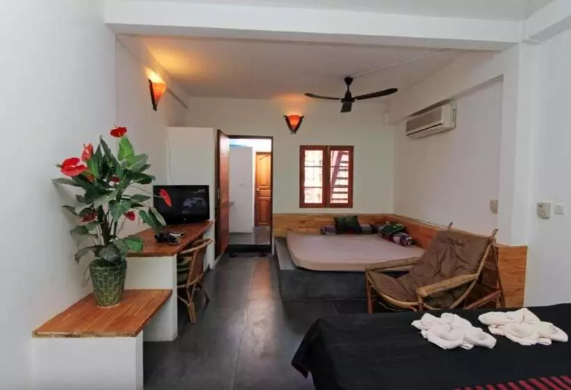 هتل The Local Riverside