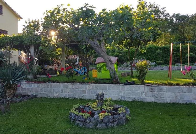 Studio Apartments Petkovic