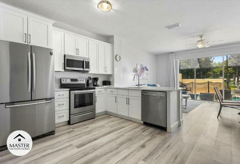 3 Bedrooms   3 Bathrooms   Windsor Hills 2554 Ml