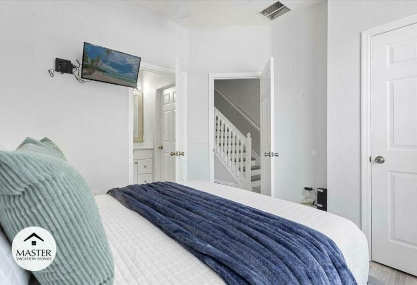 3 Bedrooms   3 Bathrooms   Windsor Hills 2554 Ml