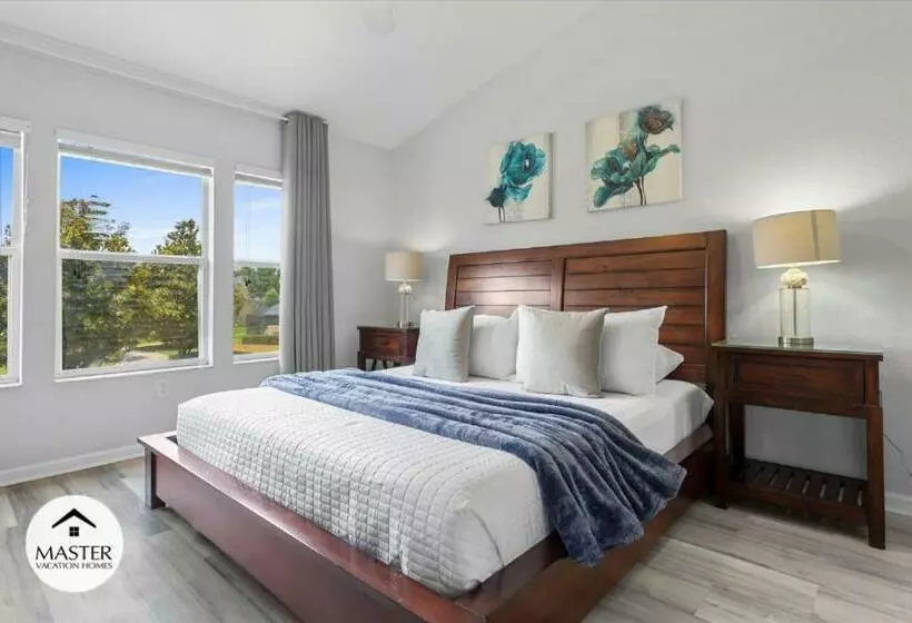 3 Bedrooms   3 Bathrooms   Windsor Hills 2554 Ml