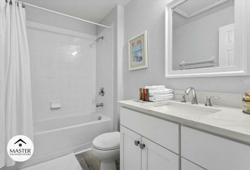 3 Bedrooms   3 Bathrooms   Windsor Hills 2554 Ml