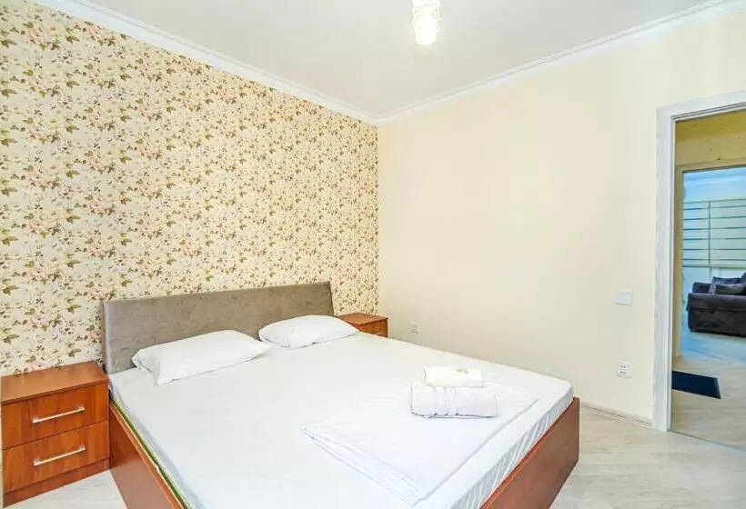 City Centre 3 Room Lux House