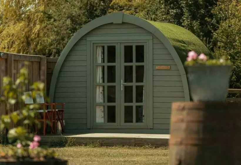 Glamping In Wiltshire The Green Knoll Is A Charm