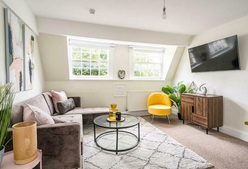 Beautiful Character 3 Bed City Centre Apartment