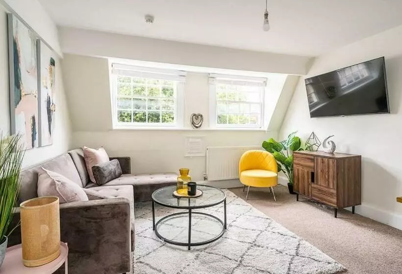 Beautiful Character 3 Bed City Centre Apartment