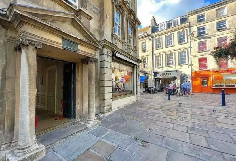 Beautiful Character 3 Bed City Centre Apartment