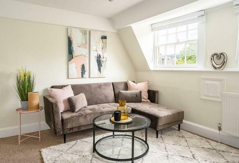 Beautiful Character 3 Bed City Centre Apartment