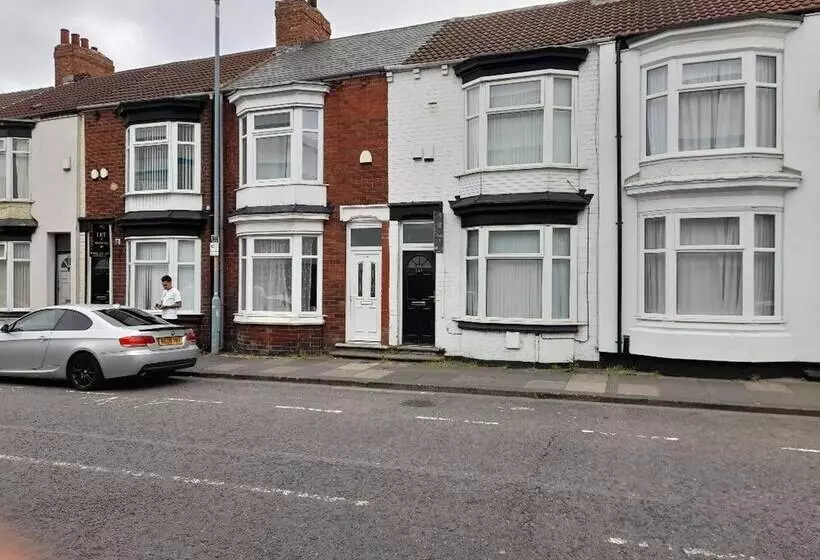 Immaculate 3 Bed House In Middlesbrough With Wifi