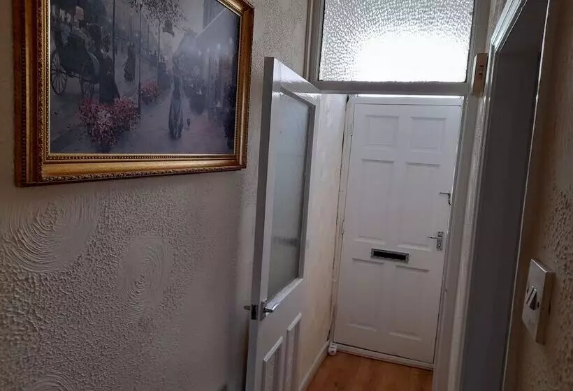 Immaculate 3 Bed House In Middlesbrough With Wifi