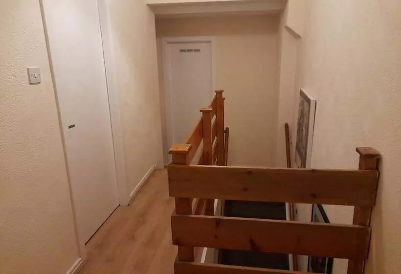 Immaculate 3 Bed House In Middlesbrough With Wifi