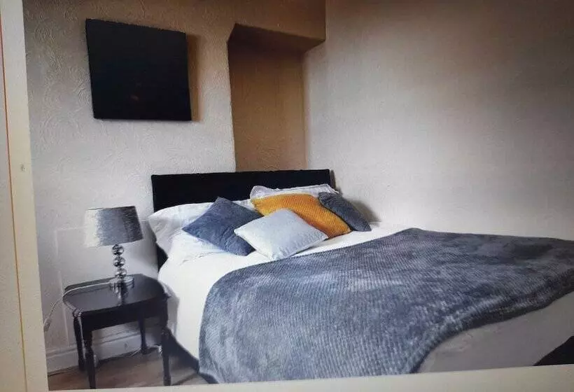 Immaculate 3 Bed House In Middlesbrough With Wifi