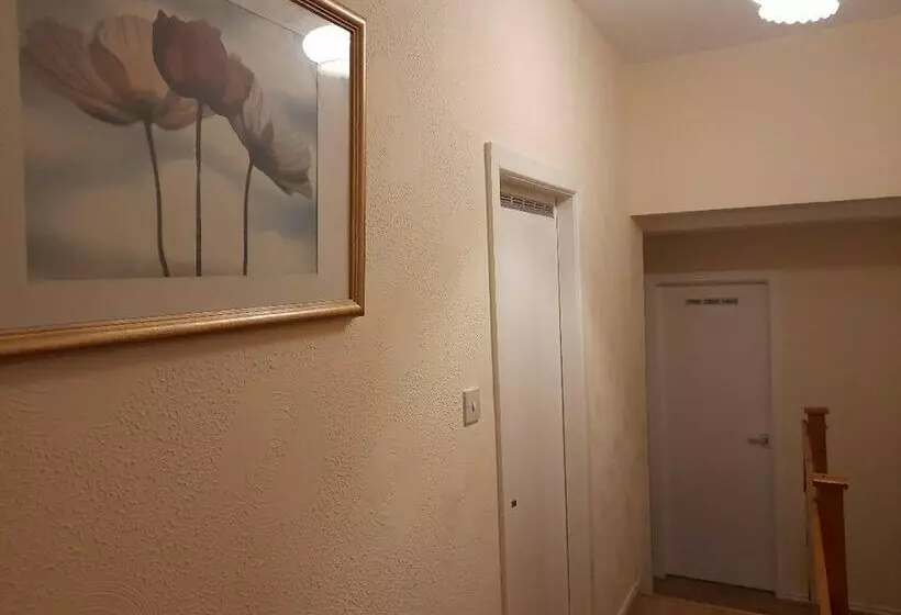 Immaculate 3 Bed House In Middlesbrough With Wifi