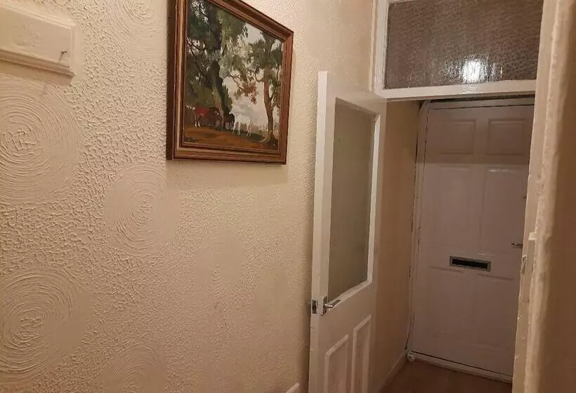 Immaculate 3 Bed House In Middlesbrough With Wifi