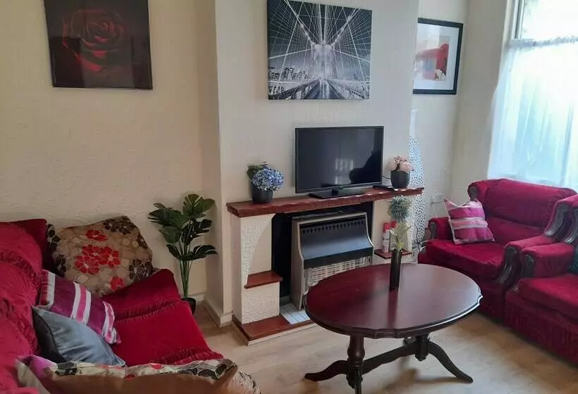 Immaculate 3 Bed House In Middlesbrough With Wifi