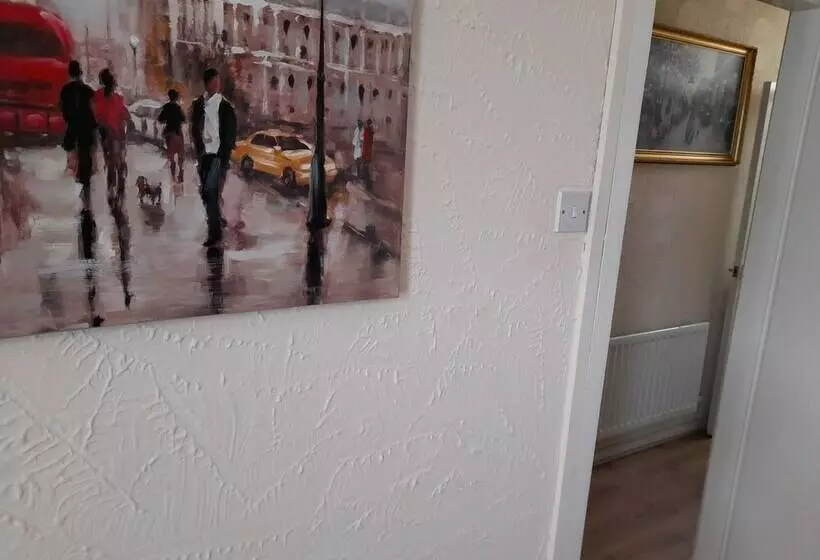 Immaculate 3 Bed House In Middlesbrough With Wifi