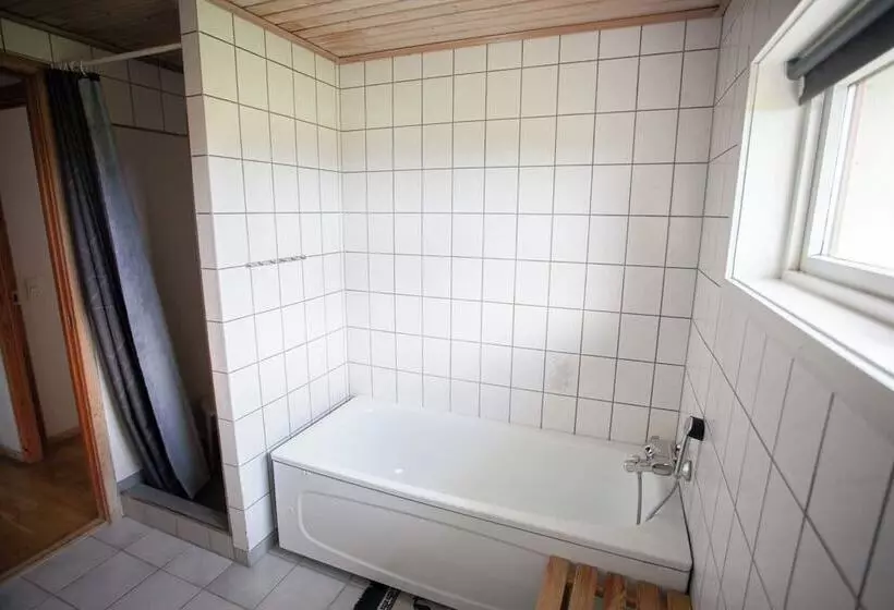 4 Bedroom Apartment   20 Min Walk From City Centre   Nature