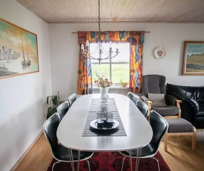 4 Bedroom Apartment   20 Min Walk From City Centre   Nature