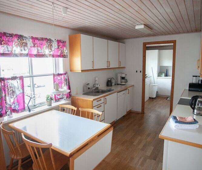 4 Bedroom Apartment   20 Min Walk From City Centre   Nature