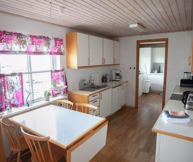 4 Bedroom Apartment   20 Min Walk From City Centre   Nature