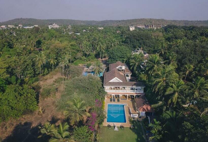 Beachfront 6+1bdr Luxury Villa With Private Pool