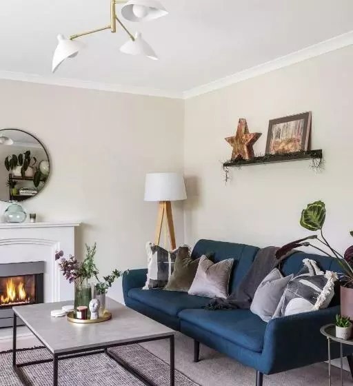 Hillcrest   Central 2 Bed Flat With Parking