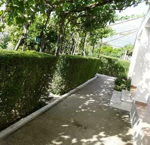 House 28