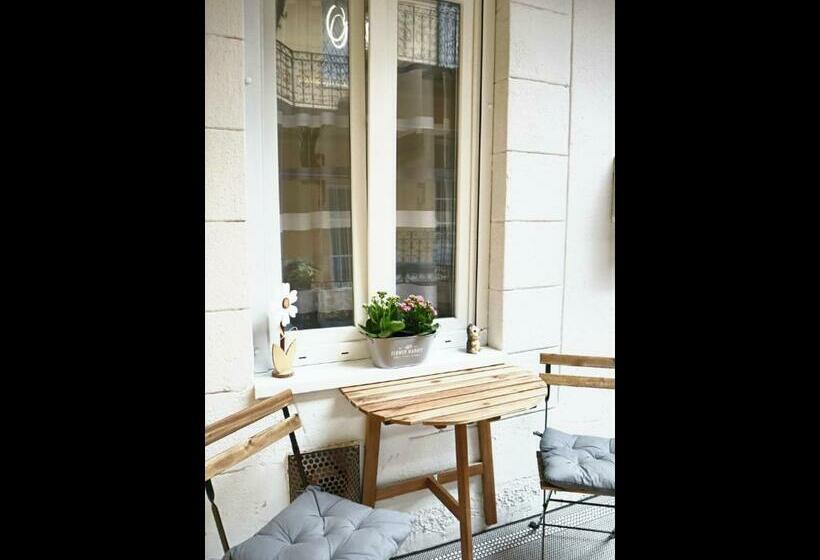 Your Lovely Home In The Heart Of Budapest