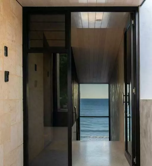 Elegant Beach House & Whale Watching Gem