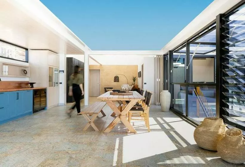 Elegant Beach House & Whale Watching Gem