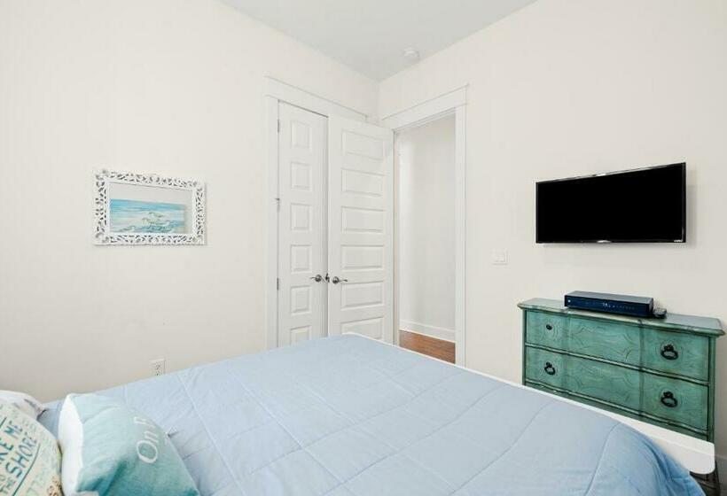 Paradise By The Pool