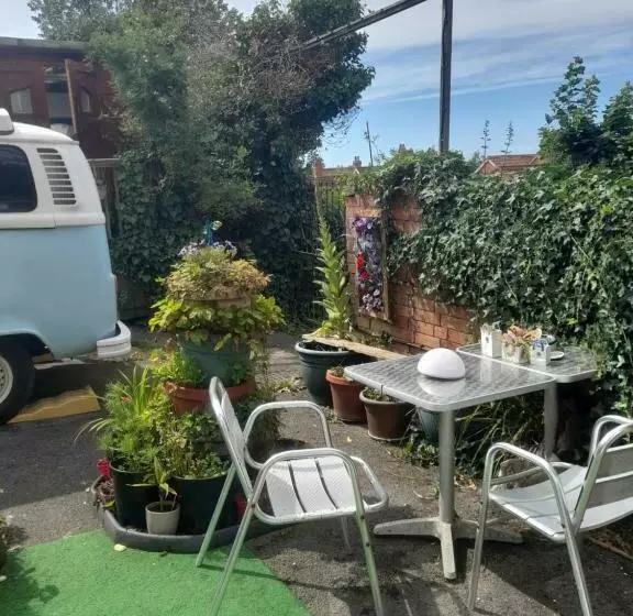 Janet Hale Studios, Garden Apartment