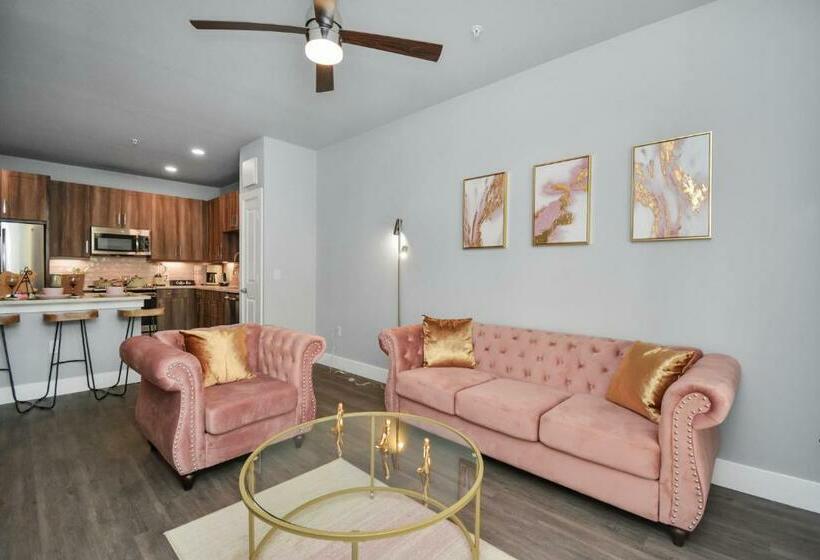 Luxury Pink Olive Near Shopping, Waterpark, Great For Remote Work