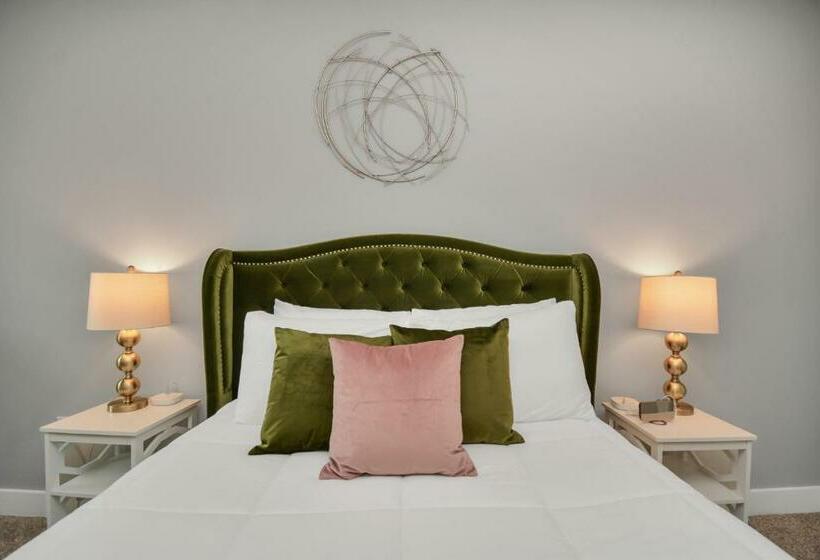 Luxury Pink Olive Near Shopping, Waterpark, Great For Remote Work