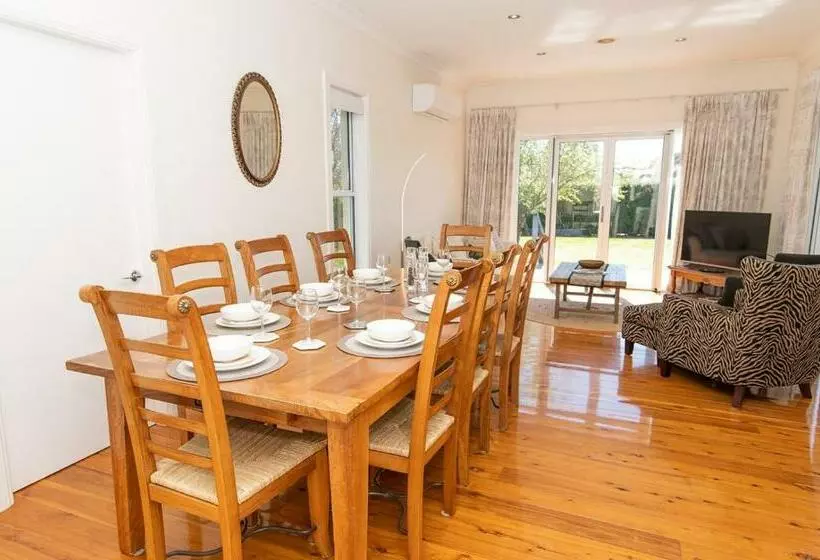 Secret Cottage Charming & Cosy Home Sleeps 8