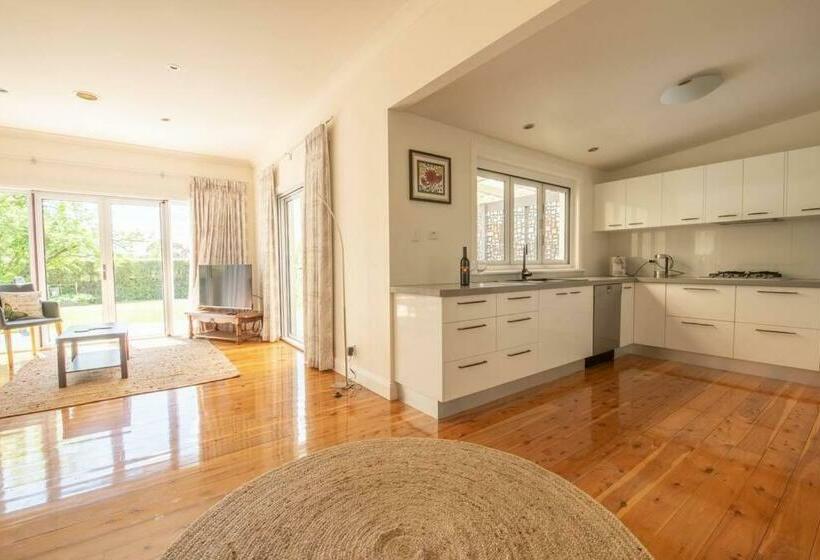 Secret Cottage Charming & Cosy Home Sleeps 8