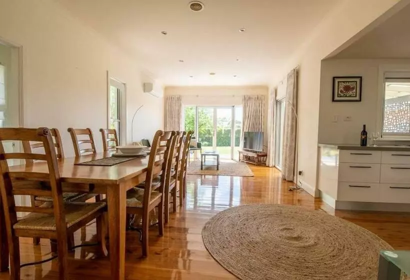 Secret Cottage Charming & Cosy Home Sleeps 8