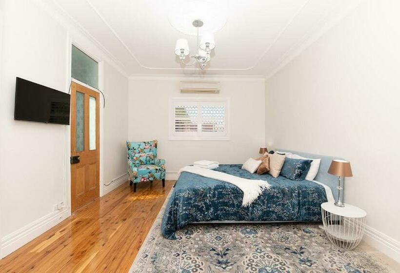 Secret Cottage Charming & Cosy Home Sleeps 8