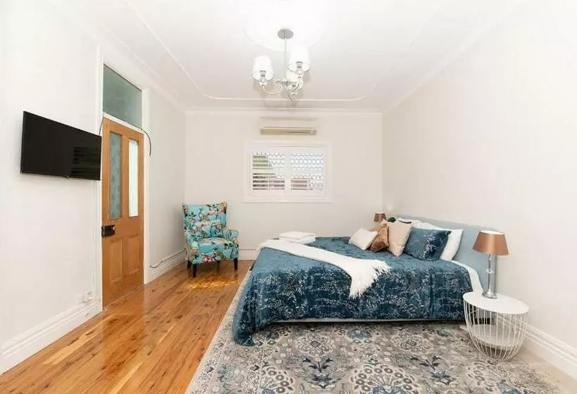 Secret Cottage Charming & Cosy Home Sleeps 8