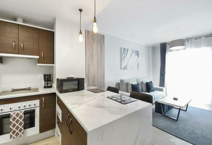 Small Oasis #1, Manilva