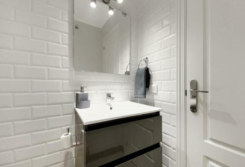 Small Oasis #1, Manilva