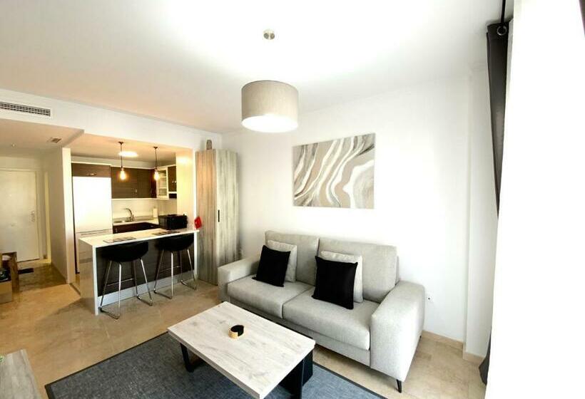 Small Oasis #1, Manilva