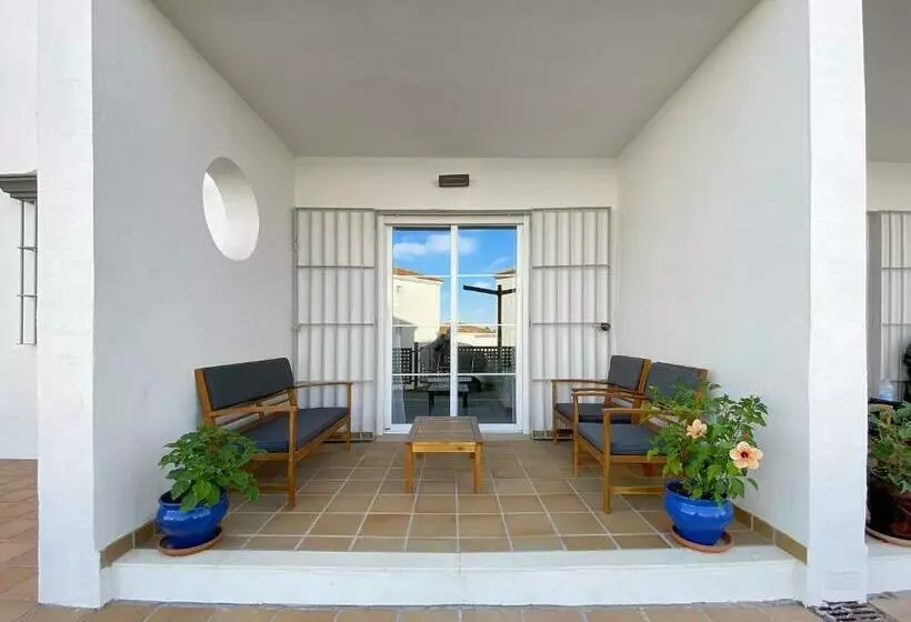 Small Oasis #1, Manilva