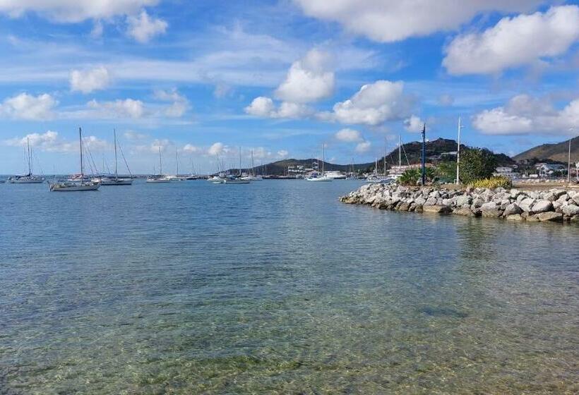 Appartement Pieds Dans L Eau Vue Mer Acces Plage Et Piscine
