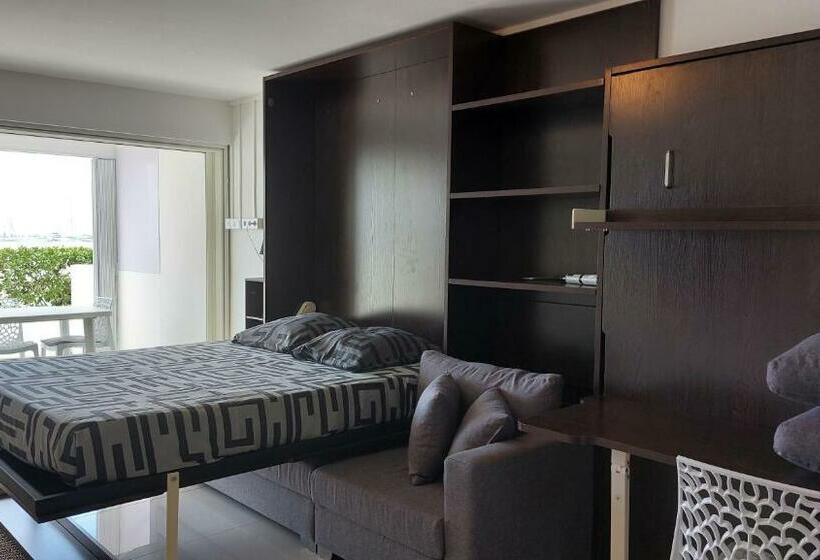 Appartement Pieds Dans L Eau Vue Mer Acces Plage Et Piscine