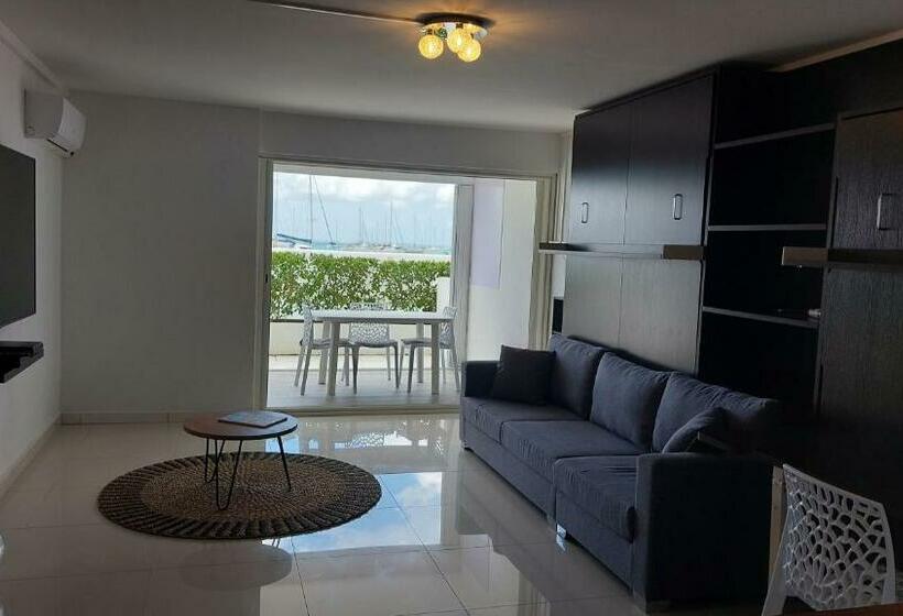 Appartement Pieds Dans L Eau Vue Mer Acces Plage Et Piscine