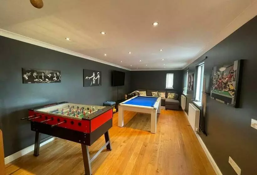 Luxury 4 5 Bed Home With Games Room And Balcony