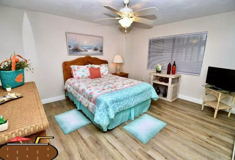 Sherwin Beautiful 2 Br Oceanfront Condominium 602