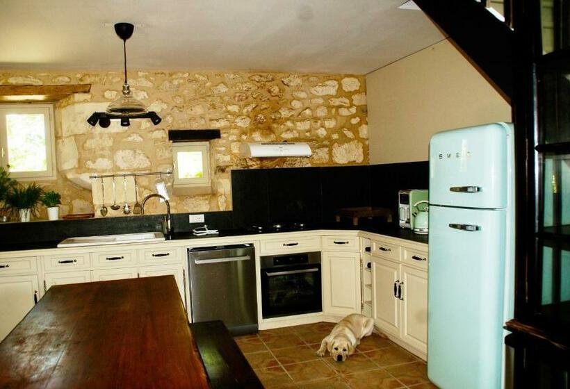 Périgourdine Entre Lascaux Et Sarlat