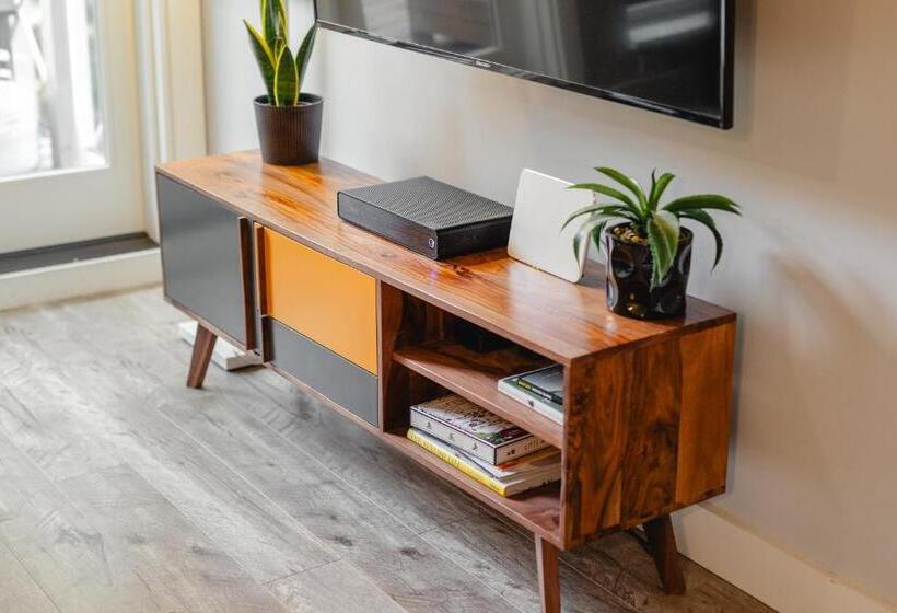 Beautiful Multi Level Townhome 2br In Creekside By Harmony Whistler